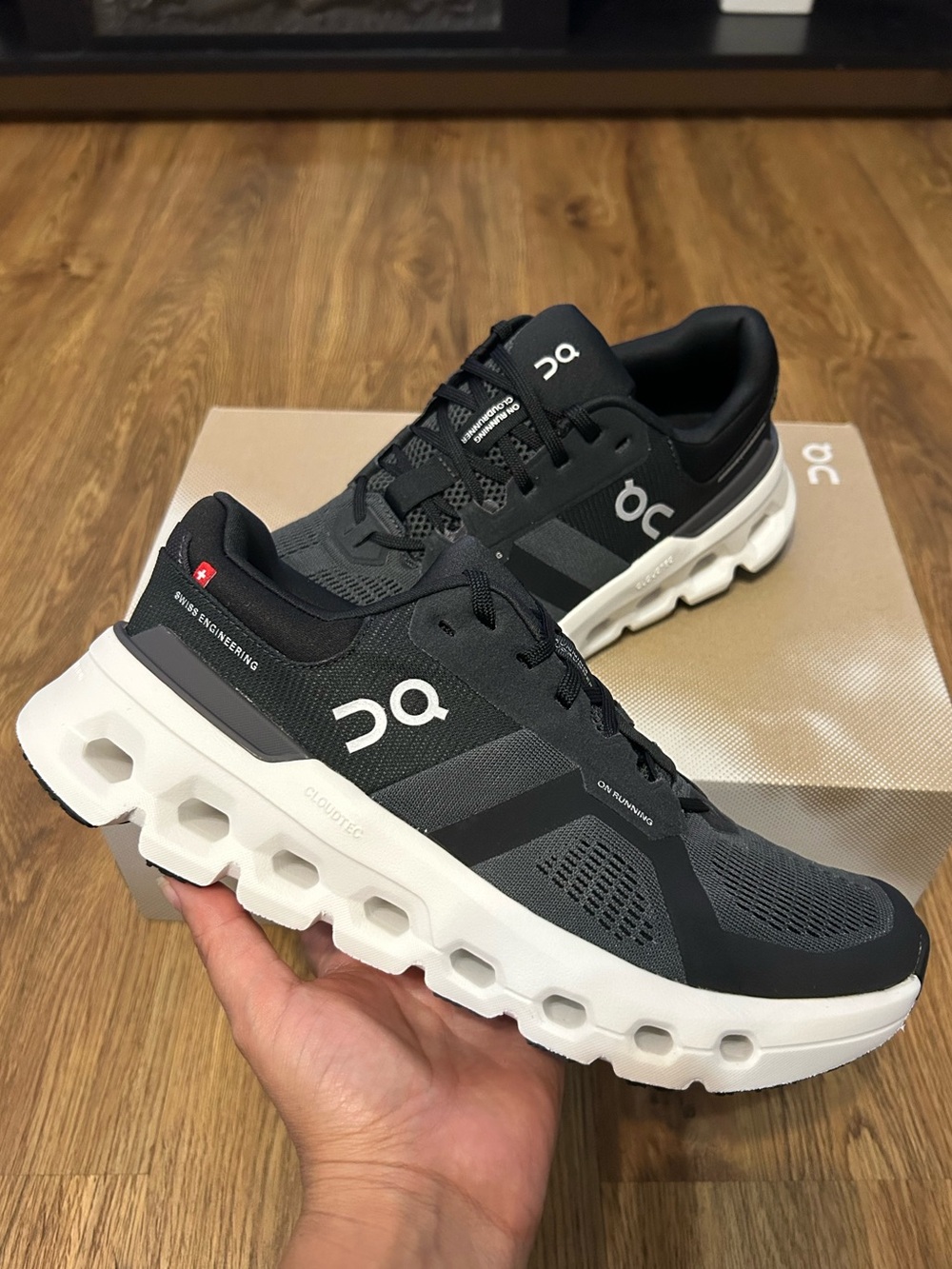 ON CLOUDRUNNER black athletic training running shoes sneakers women’s 9 new